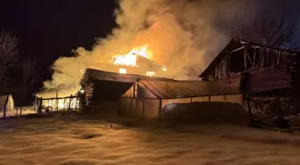 Karabük'te yangın çıkan 2 katlı ev kullanılamaz hale geldi