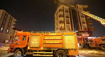 Kars'ta 6 katlı bir binanın çatı katında çıkan yangın söndürüldü
