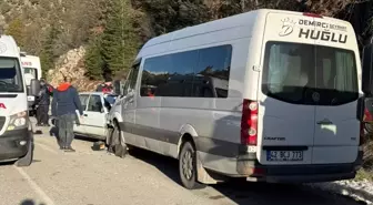 Konya'da minibüs ile otomobilin çarpıştığı kazada 1 kişi öldü, 1 kişi yaralandı