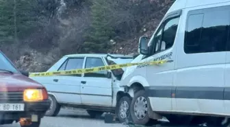 Konya'da otomobil ile yolcu minibüsü çarpıştı: 1 ölü, 1 yaralı