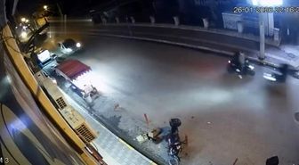 Mardin'de motosikletlerin çarpıştığı kaza güvenlik kamerasına yansıdı