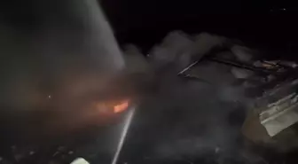 Mardin'de şarampole devrilen tırda çıkan yangın söndürüldü