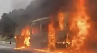 Osmaniye'de seyir halindeki servis minibüsü yandı