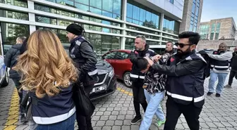 Samsun'da bir kişinin araçta bıçak ve satırla öldürülmesine ilişkin 3 şüpheli adliyede