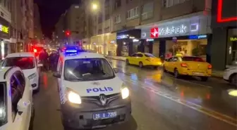 Taksi kapısına çarpan scooterli genç yaralandı