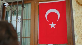 Uzak Şehir'den 'bayrak' mesajı