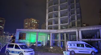 2 metre derinliğinde su biriken inşaatın bodruma düşüp, boğuldu