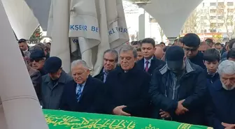 Abdullah Gül, yengesinin cenazesine katıldı
