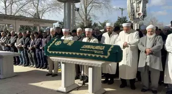 Annesinin cenazesinde ağabeyi tarafından öldürülen kardeş son yolculuğuna uğurlandı