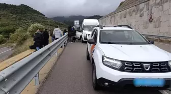 Ayvacık'ta 27 kaçak göçmen ile 2 göçmen kaçakçısı yakalandı