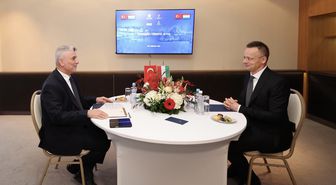 Bakan Bolat, Macaristan Dışişleri ve Ticaret Bakanı Szijjarto ile görüştü