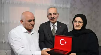 Bakan Uraloğlu'ndan şehit ailesine ziyaret