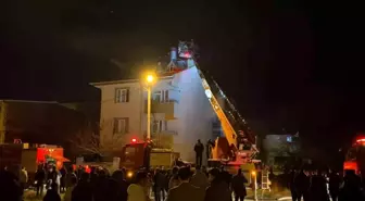 Bursa'da 3 katlı binanın çatısında yangın