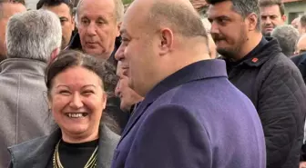 Cenazede görülmemiş rahatlık! Başkanın kahkahaları cemaati kızdırdı