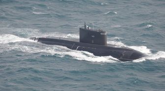 Denizaltıda 9 ton uyuşturucu madde ele geçirildi