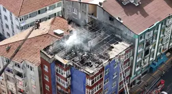 Esenler'de binanın en üst katında çıkan yangında alevler gökyüzüne yükseldi
