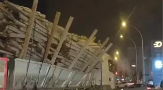 Fazla yük taşıyan TIR'ın tehlikeli yolculuğu kamerada