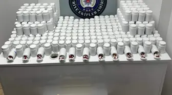 İzmir'de 17 bin sentetik hap ele geçirildi