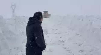 Karla mücadele ekiplerinin zorlu mesaisi