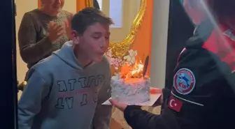 Motorize polis ekibinden merhum silah arkadaşlarının çocuğuna sürpriz kutlama