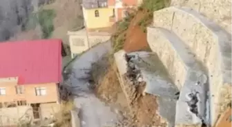 Rize'de heyelan; istinat duvarı çöktü, o anlar kamerada