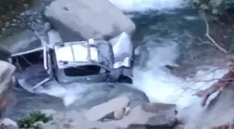 Rize'de kamyonet dereye yatağına düştü: 2 yaralı