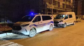 Sokakta rastgele tabancayla ateş eden maganda evin camına zarar verdi