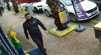 Tabancayla kuyumcuya girip 100 gram altını aldı, havaya ateş açıp kaçtı