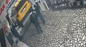 Taksinin araç asansöründen düştüğü anlar kamerada