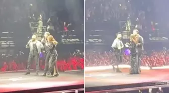 Tarkan İstanbul konserinde yıldızları ağırladı