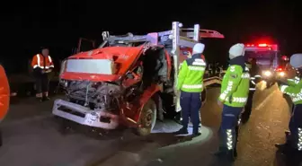 TEM'de vinç destekli kurtarma: Taşıdığı araçla çarptığı tır arasında sıkıştı