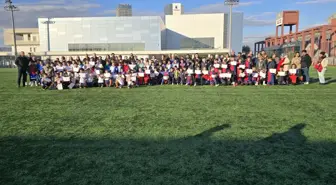 İzmir'de 9-10 Yaş Futbol Turnuvası Başladı