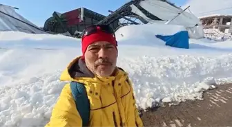 Tokat'ta kapalı halı sahanın çatısı kar yüküne dayanamadı