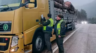 Yüklü araçlar tek tek kontrol edildi