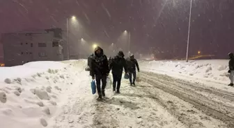 Yüksekova kar ve tipi etkili oldu