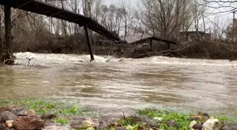 Ayvacık'ta şiddetli yağış: Çay ve dere taştı, yollar ve tarım arazileri sular altında kaldı