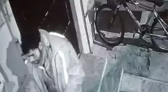 Balkondaki motosiklet ekipmanlarını çaldı