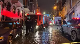 Beyoğlu'nda bir otelin giriş katında çıkan yangın söndürüldü