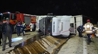 Bursa'da devrilen tırın sürücüsü öldü