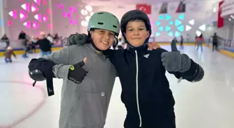 Buz pateni pisti yarıyıl tatilinde çocukların uğrak noktası oldu