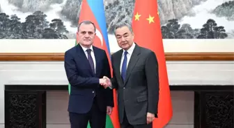 Çin Dışişleri Bakanı Beijing'de Azeri Mevkidaşı ile Görüştü