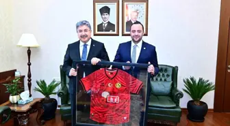 Eskişehirspor yönetimi, Vali Yılmaz'ı ziyaret etti