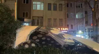 Fırtına nedeniyle Beylikdüzü'nde 15 katlı binanın dış cephesi uçtu; Ataşehir'de ağaç devrildi