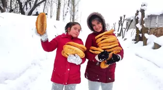 İki kardeşten yaban hayvanlarına şefkat eli