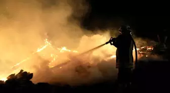 Kastamonu'da çıkan yangında 3 ev zarar gördü, 2 samanlık yandı