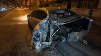 Kaza yapan otomobilin dönerek savrulduğu anlar kameraya yansıdı: 2 yaralı