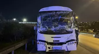 Kocaeli'de minibüsün tıra çarptığı kazada 6 kişi yaralandı