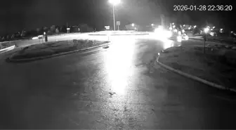 Konya'da 2 aracın çarpışma anı kameraya yansıdı