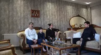 Saldırıda evlerine 104 mermi isabet eden aile dışarı çıkamıyor