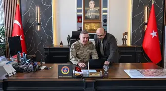 Van İl Jandarma Komutanı Tuğgeneral Avkıran, AA'nın 'Yılın Kareleri' oylamasına katıldı